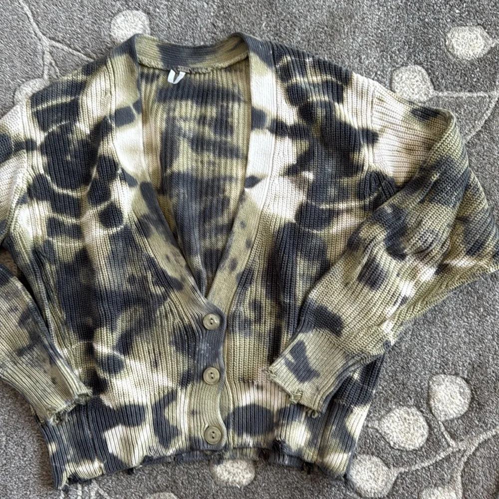 YOUNG FABULOUS & BROKE Stylish Tie-Dye Button-Up Women Sweater